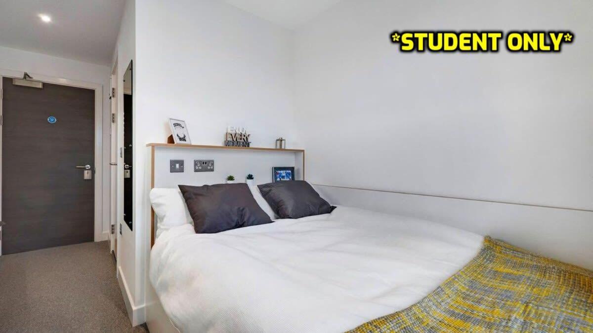 Student Only Zeni Ensuite Rooms, Colchester Exterior photo