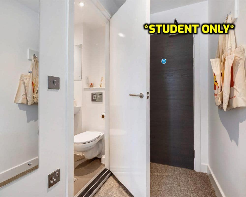 Student Only Zeni Ensuite Rooms, Colchester Exterior photo