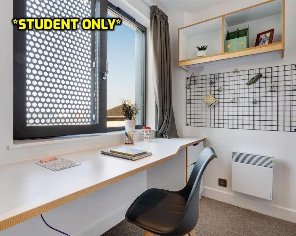 Student Only Zeni Ensuite Rooms, Colchester Exterior photo